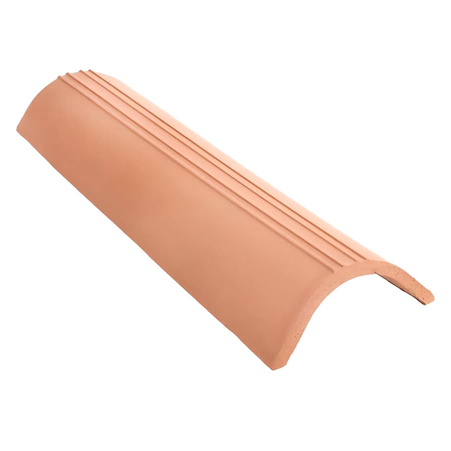 Singolo coppo in laterizio di colore rosso naturale con nervature di rinforzo per coperture edili tradizionali.